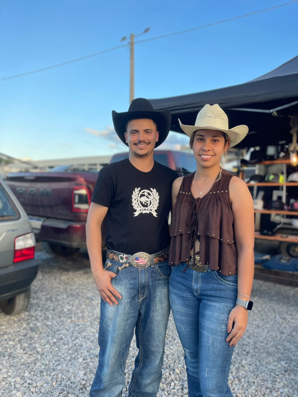 Casal vestindo moda country Ranch UAI